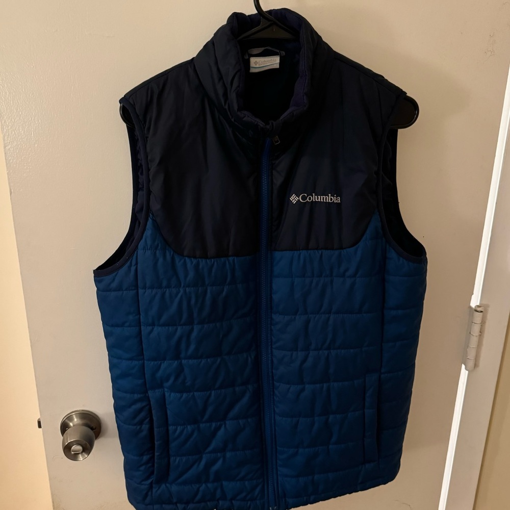 Columbia Men's Blue and Black Vest